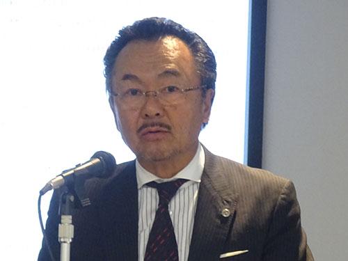 業績発表する河端義彦社長